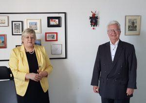 Die Bundestagsabgeordnete Kordula Kovac (l.) sprach mit Roland Hörner (r.) im Bundestag über politische Themen in Mannheim.